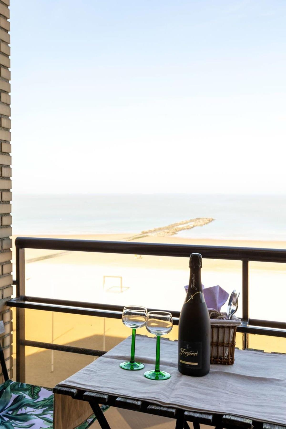 Huswell - Beautiful Spacious Studio With Frontal Sea View Knokke-Heist Dış mekan fotoğraf