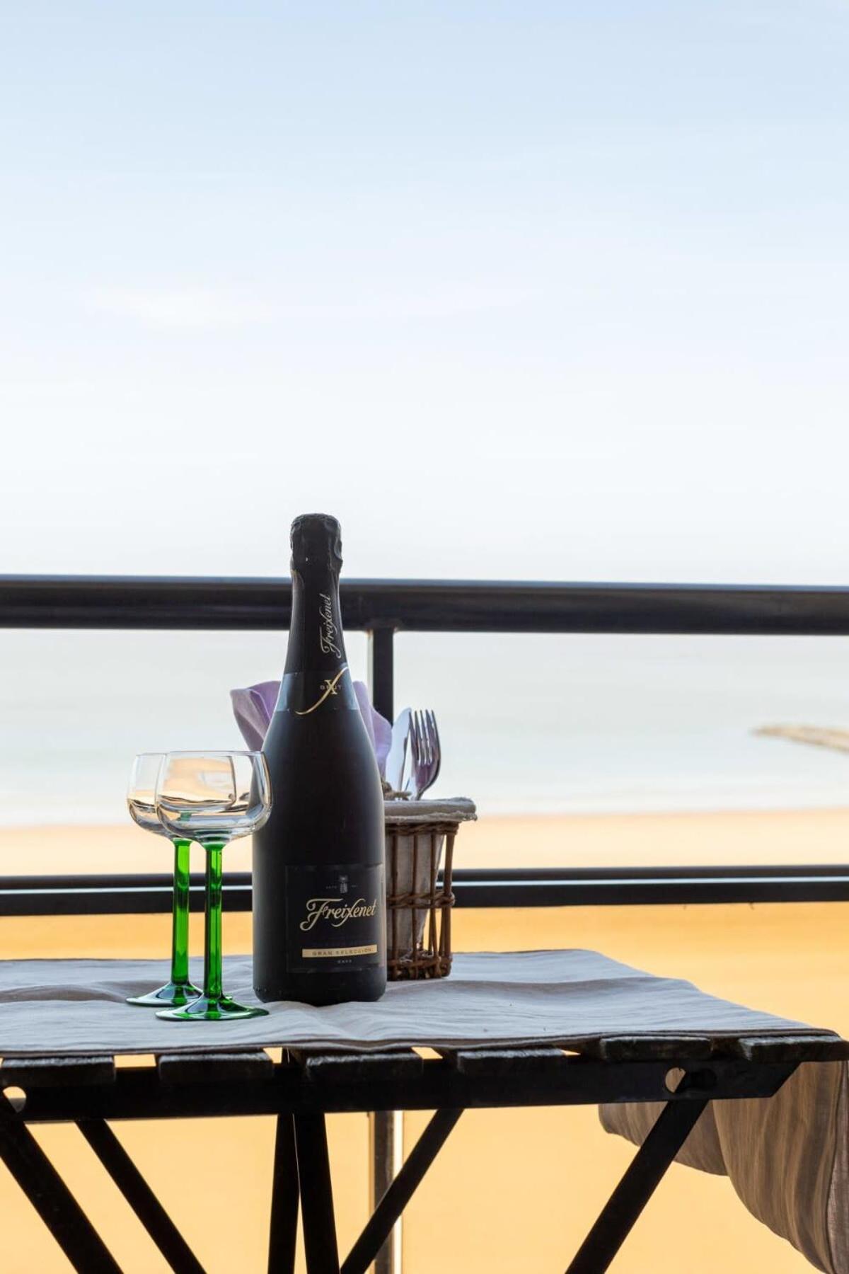 Huswell - Beautiful Spacious Studio With Frontal Sea View Knokke-Heist Dış mekan fotoğraf